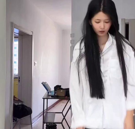 小姐姐，您这是在做什么呢？ 每日抖音直播主播闪现走光露点！