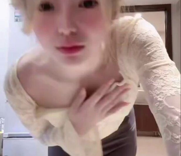 现在都流行不穿凶兆直播吗？几分？评论区打分！