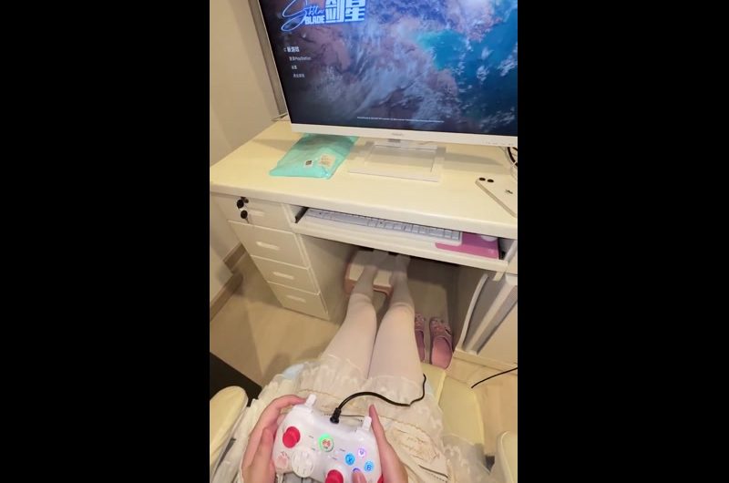 刚买剑星喜欢姐姐的腿还是Eve的?国庆长假活动招单男:请入🚪加好友报名来者不拒全部榨干🤭线下不收费开芭提雅希尔顿套房或带家里独栋别墅房费给老师😄现场体检可无套内…