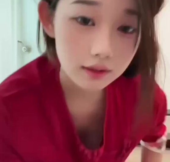 小姐姐真的好可爱…… 声音甜美动听，一双奶子也真的好看呀！ 每日抖音直播主播闪现走光露点！