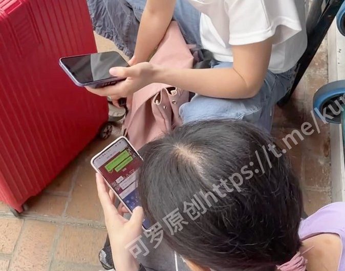 以前拍下的画质不太好,但那个小黑点是头头吗? 原创高抄預覽群連結