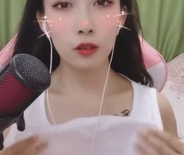 小红书清纯女主播 直播故意漏胸