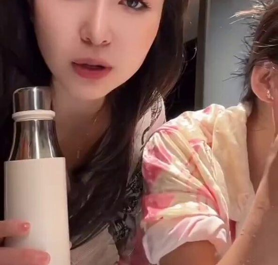 那个美女更喜欢呢？😎 您想和哪个姐姐爱爱呢？ 留言：前面Or后面 每日抖音直播主播闪现走光露点！