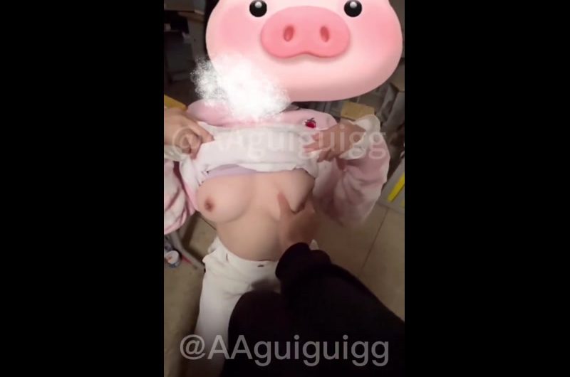 RT : 和同桌在教室玩sm调教~ 评论区抽两个送视频哦~