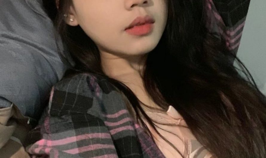 好想要超猛的哥哥呀，那粗壯大雞巴在我緊致蜜洞裏瘋狂抽插，淫水不斷溢出，早就把屁股打濕透了。 每一下衝刺都讓我快飛起，就要到那極樂高潮啦~