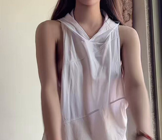 开关灯变装，粉丝要求必须遵循，宠粉 但是得点赞转发噢，我这粉丝量令人堪忧，还有那么多假号跑出来冒充真是无语 露脸群持续更新 tg唯一联系: