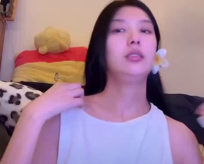 丑死丑了点，但是有货，好大哟…… 每日抖音直播主播闪现走光露点！