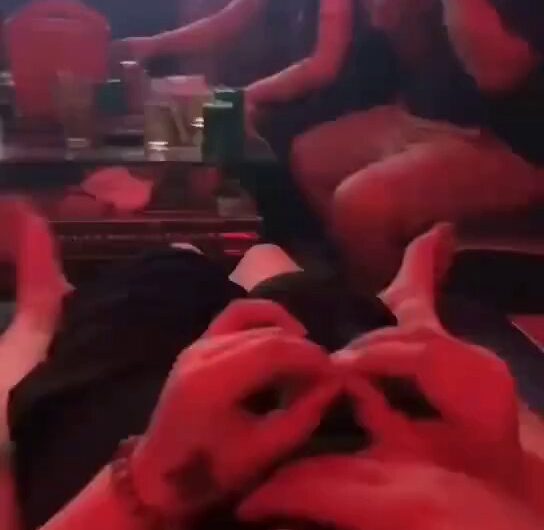 今晚不唱歌不喝酒，纯摸奶