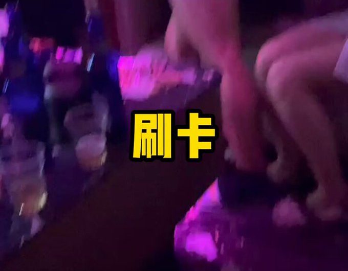 这种尺度的商K都和朋友玩过没