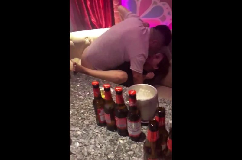 这俩喝上头把大家都当透明的了