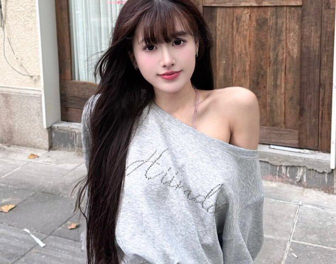 RT : 北京高白纯白虎平面模特