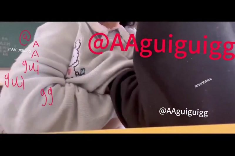 RT : 中午放学趁着教室没人同桌摸🐻还舔 痒痒的一直盯着好羞涩呜呜呜 点赞关注评论 抽两位送自录入门观看更多