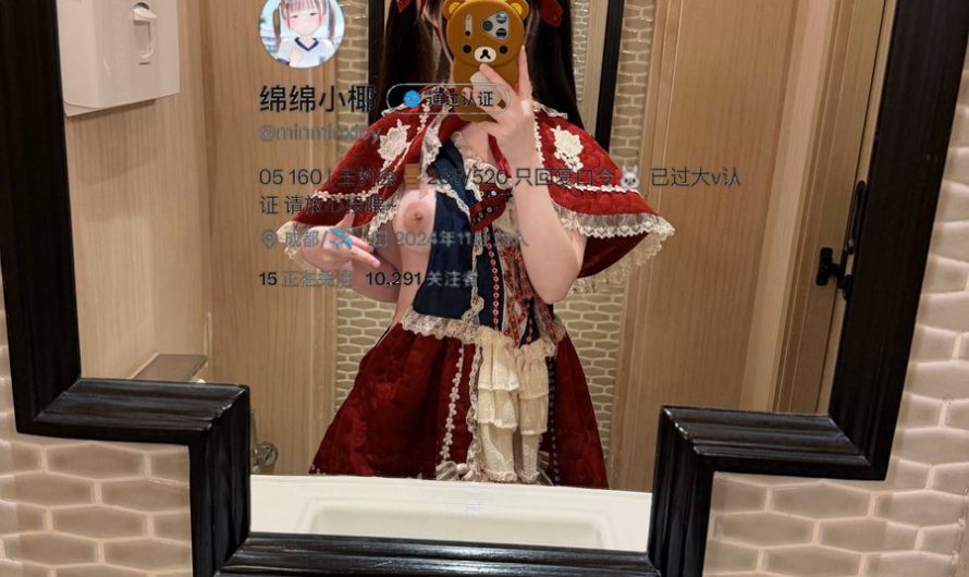 小女鹅在卫生间撅着屁股乖乖地让爸爸进入(>ω<)