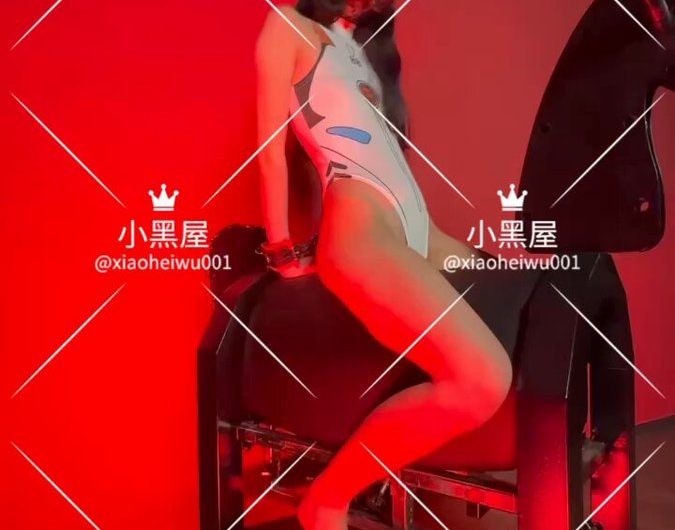 《99个女孩拜访计划》第九期，每次采访都是正经采访，第一次让小姐姐坐在炮机上采访，根本没法访问，这杭州的小妹妹太可爱了