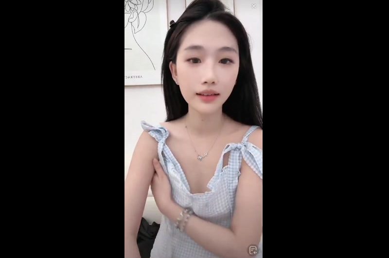 RT : 下午好，有哥哥在线吗？ 抖音走光露点闪现,主播直播露点走光,,,