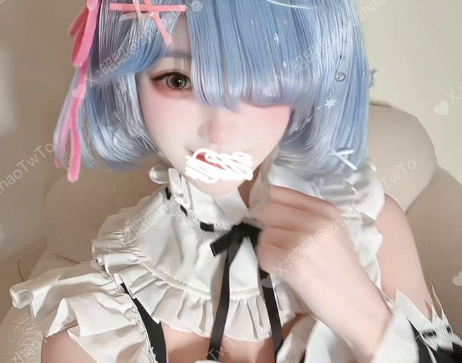 RT : 🤍昭昭12月的约会邀请🤍 12月战袍有粉头发的小孤独和蓝发女仆蕾姆 免费二选一 除此之外还有大家都很喜欢的免费kb哦