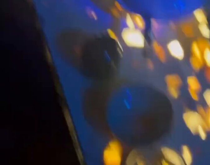 灯红酒绿的KTV，各色奶子挑选，眼花缭乱的大哥