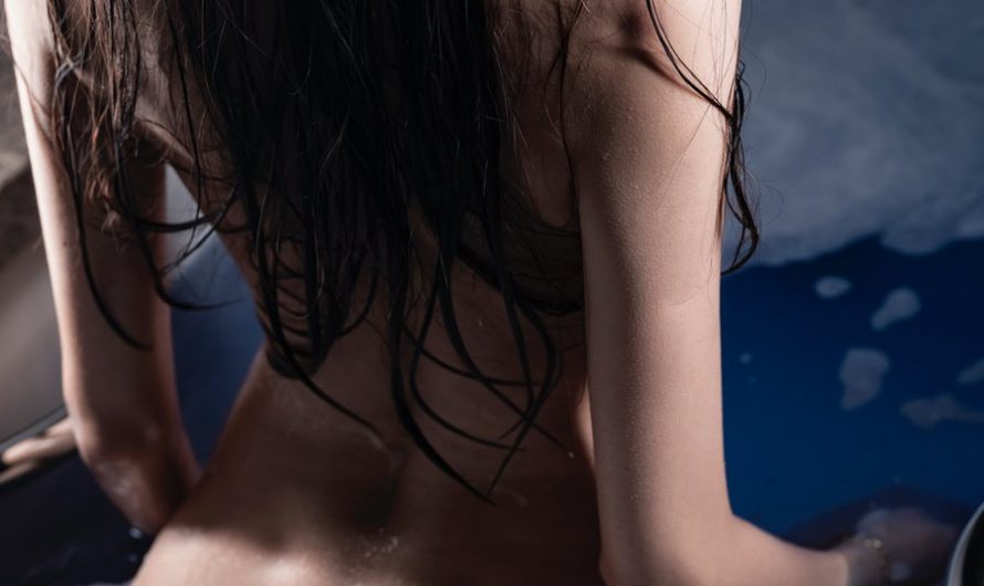 🛁 Model by Photo by