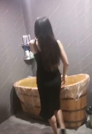 今日玩法介绍木桶浴/瑶浴，主要流程是进店选好技师，进房间内就有大木桶和床，妹子给你放好一大木桶泡澡水，然后开始给你洗澡、洗头、搓澡，当然过程中会和你调情🥴，把你…