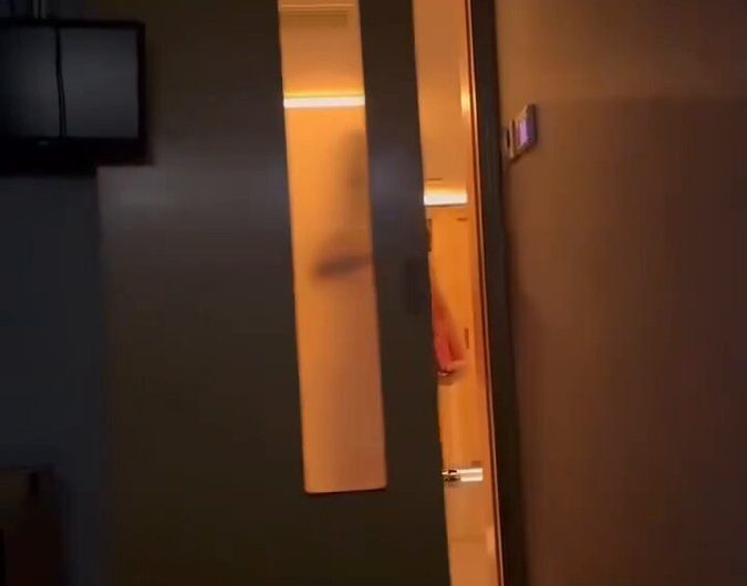 按摩等技师进门 心情紧张的就像开盲盒🤣🤣 wataa