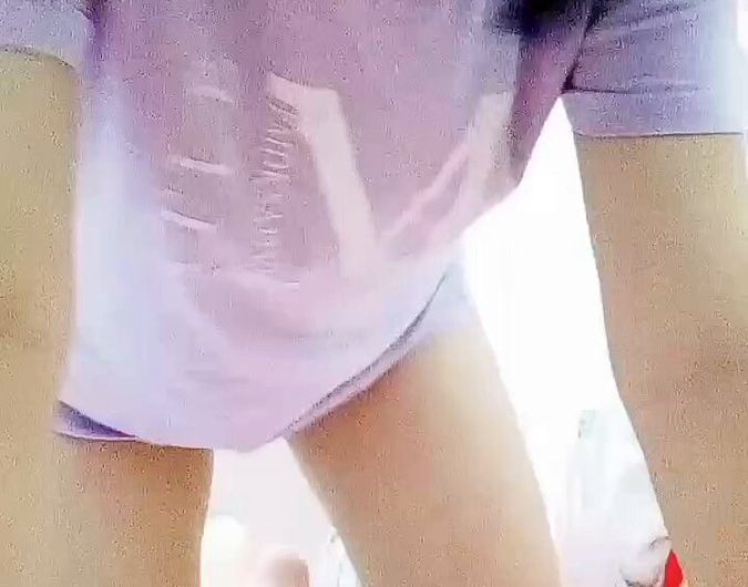 推上面的画质压缩好严重，楚楚都快看不清自己的小穴了