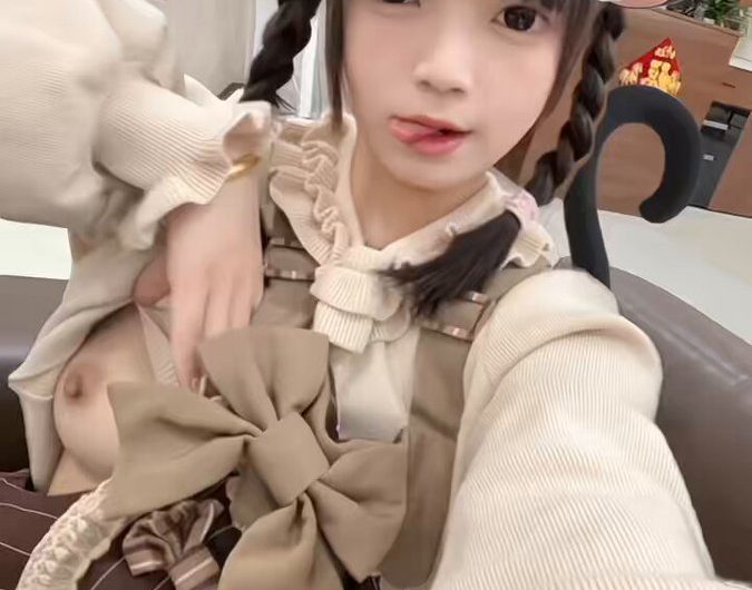 候车室露出一下 后面有人好害羞嘿嘿