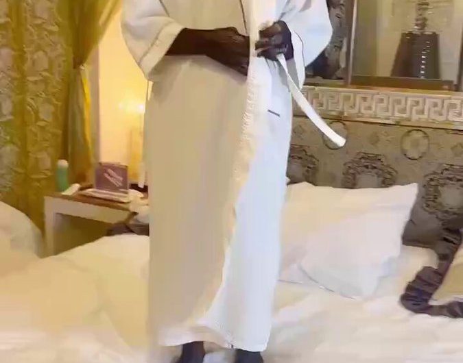 貸し出し中の妻はノリノリでした。 私が子供を遊ばしている間に妻は単独さん達とこんなエッチなことをして遊んでいます🎵 あぁ、めちゃくちゃ興奮する。…