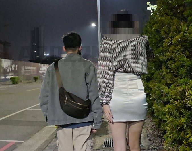 愛と平和！ 愛と平和！ 愛と平和！ 悲しみで 花が 咲くものかーーー！