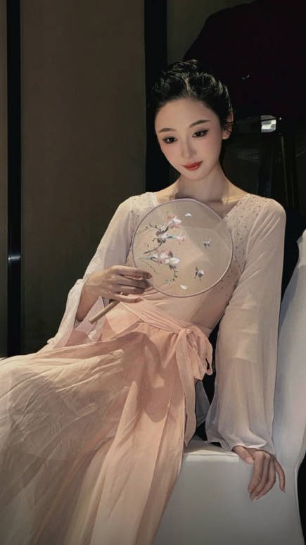 #抖音 #黄梅戏楼若菡 抖音【黄梅戏楼若菡】极品反差美女 露脸 口交 啪啪