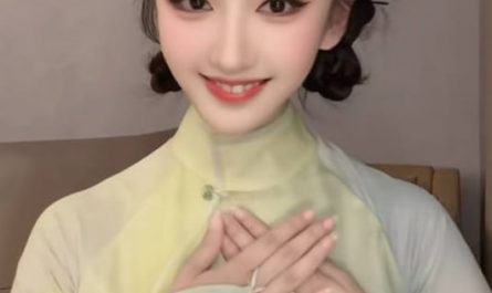 #抖音 #黄梅戏楼若菡 抖音【黄梅戏楼若菡】反差气质美女跟大哥约啪私拍吃鸡啪啪